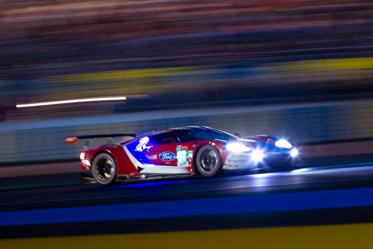 Lichtspiel: Der Ford GT bei Nacht