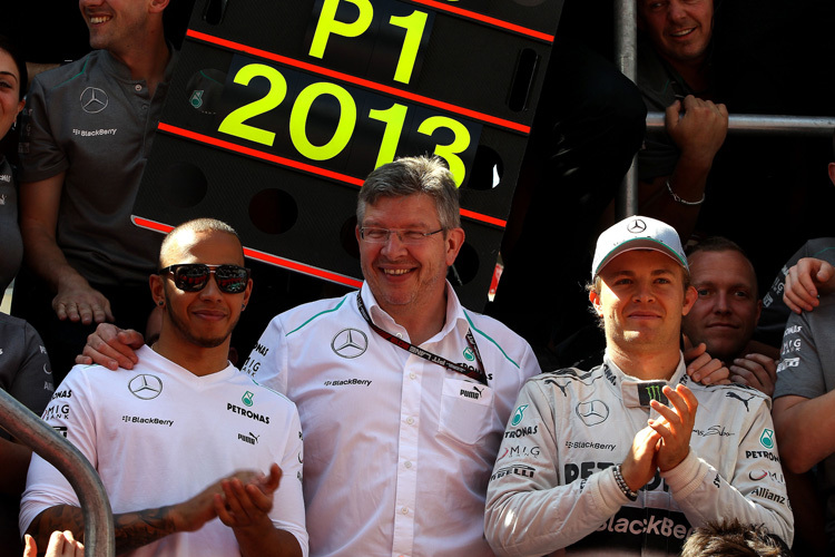 Ross Brawn mit seinen Piloten Lewis Hamilton und Nico Rosberg