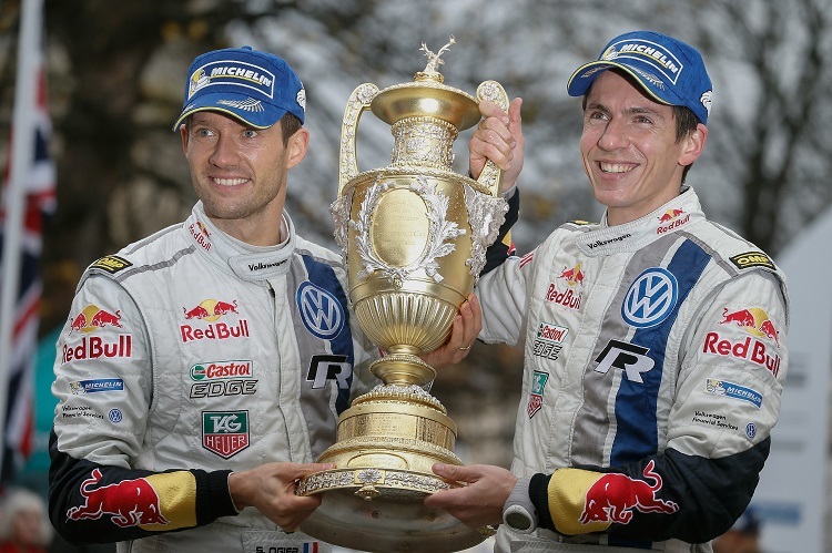 Eine Hand schon am Champion-Pokal: Sébastien Ogier und Julien Ingrassia