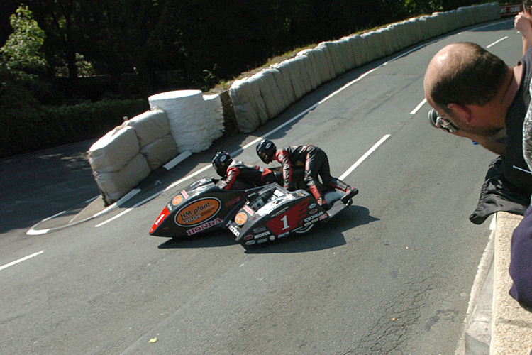 Dave Molyneux/Rick Long bei ihrer Fahrt zum TT-Sieg