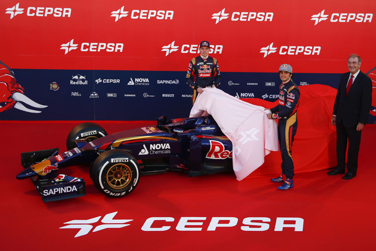 Toro Rosso bei der Enthüllung des 2015er Renners vor einem Jahr in Barcelona