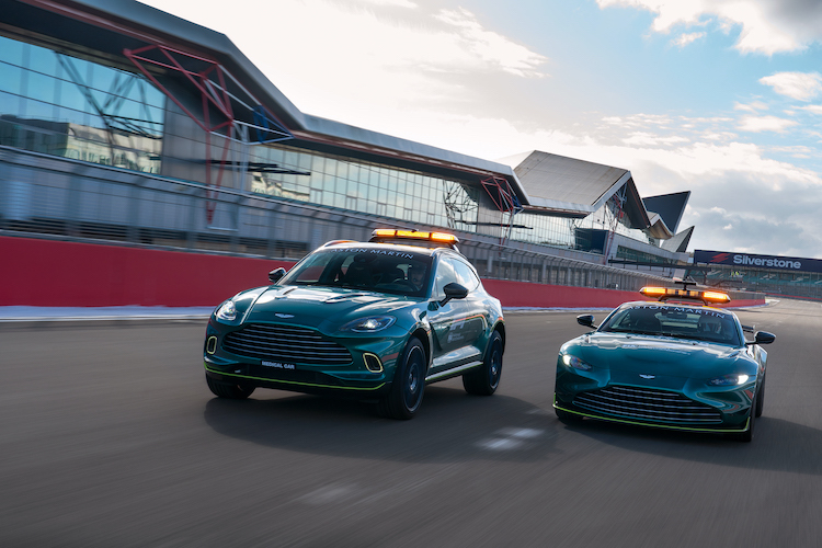 Sowohl der Aston Martin Vantage als auch der Aston Martin DBX treten 2021 mit einer grünen Lackierung auf