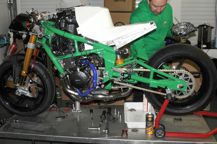 Moto2-MZ 2011: Der Stahlrahmen mit bis zu 16 kg Übergewicht