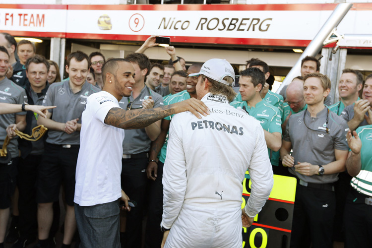 Lewis Hamilton gratuliert Nico Rosberg zum Sieg in Monaco