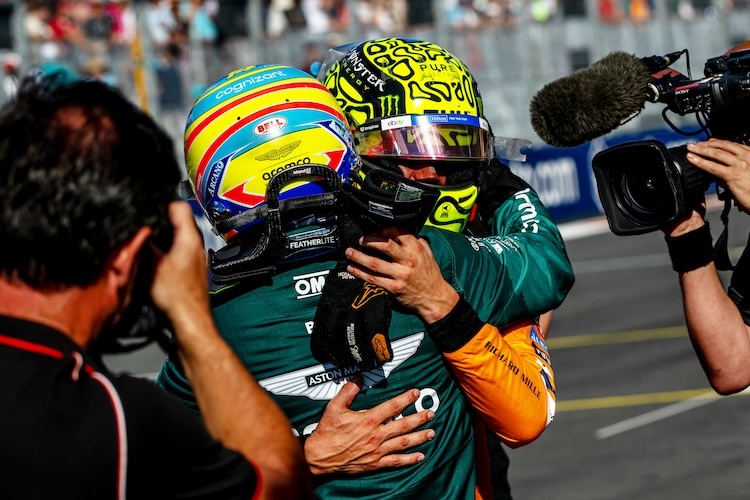 Fernando Alonso gehörte zu den Ersten, die Lando Norris zum Sieg gratulierten 