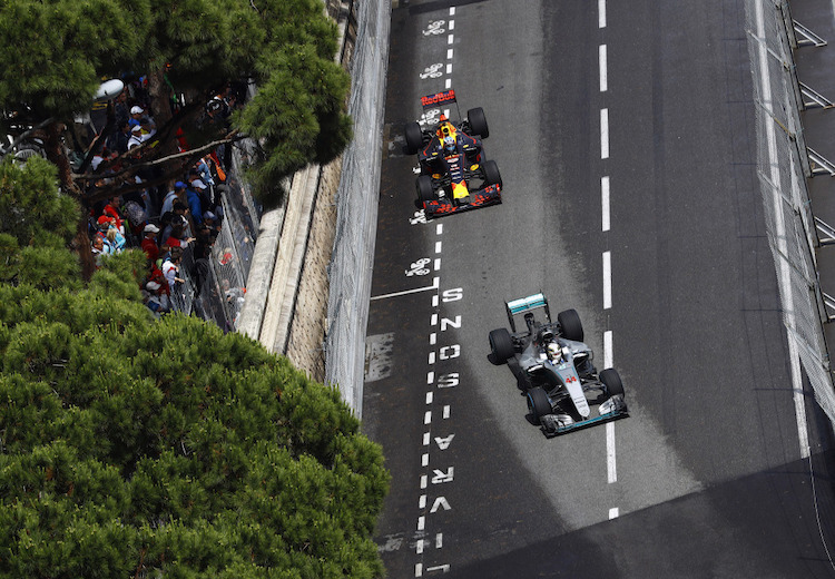 Daniel Ricciardo und Lewis Hamilton 2016 in Monaco