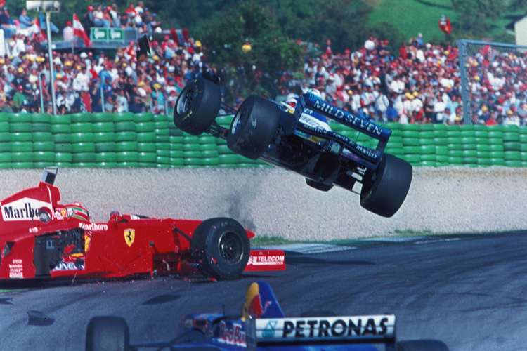 Das Ende einer kurzen Formel-1-Karriere: Der Ferrari F310B mit der Nummer 197 wurde nach Eddie Irvines Crash mit Jean Alesi im Österreich-GP 1997 aussortiert