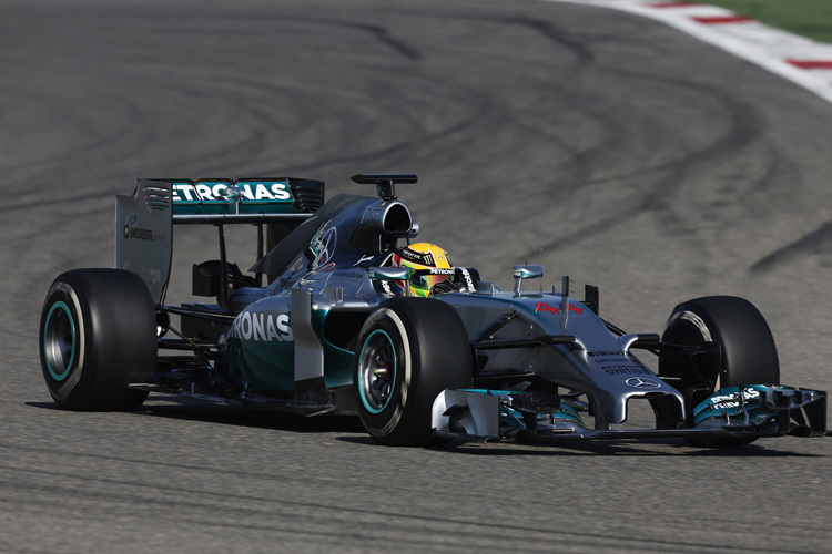 Lewis Hamilton gibt im Mercedes den Ton an