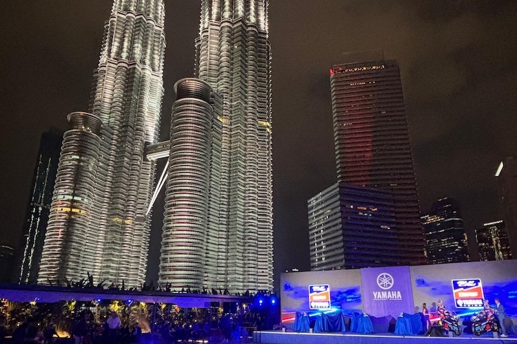 Die Präsentation im W-Hotel in Kuala Lumpur, im Hintergrund die weltberühmten Petronas Twin Towers