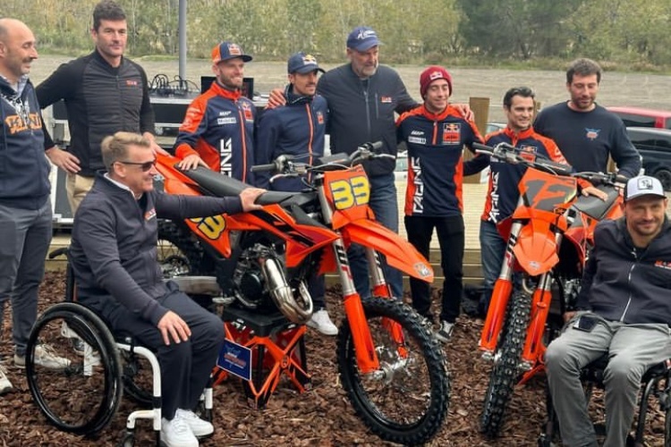 Die KTM-Bosse mit ihren Fahrern