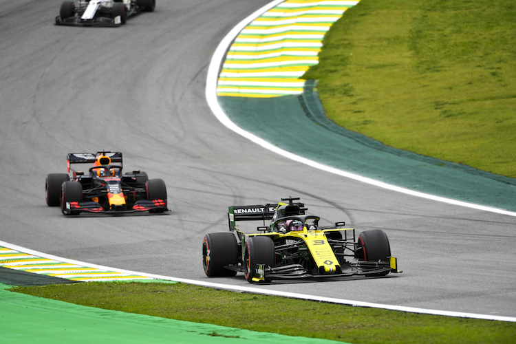 Daniel Ricciardo vor Max Verstappen