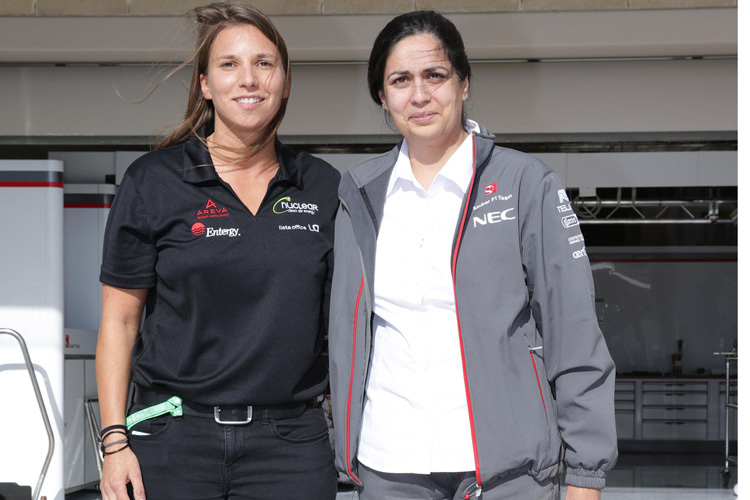 Simona de Silvestro beim Austin-GP mit Sauber-Teamchefin Monisha Kaltenborn