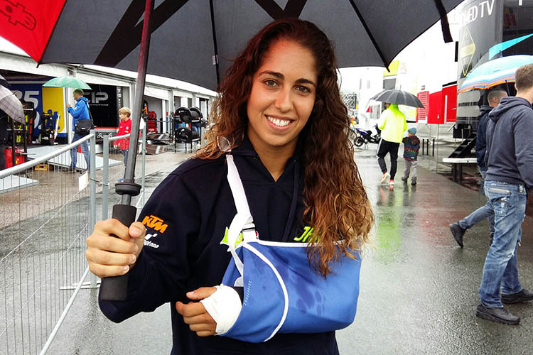 Maria Herrera nach ihrem Crash auf dem Sachsenring