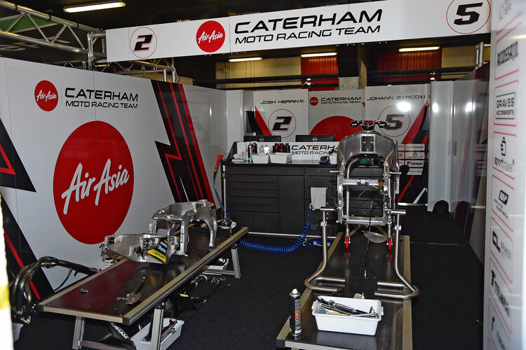Die Box des Caterham-Moto2-Teams; Fahrer: Zarco und Herrin