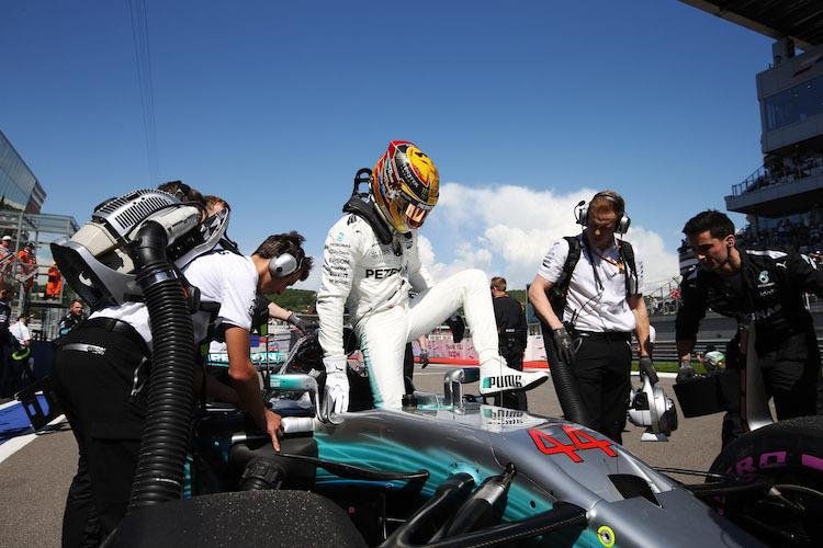 Lewis Hamilton in Sotschi: Kühlung war schon vor dem Start ein Thema