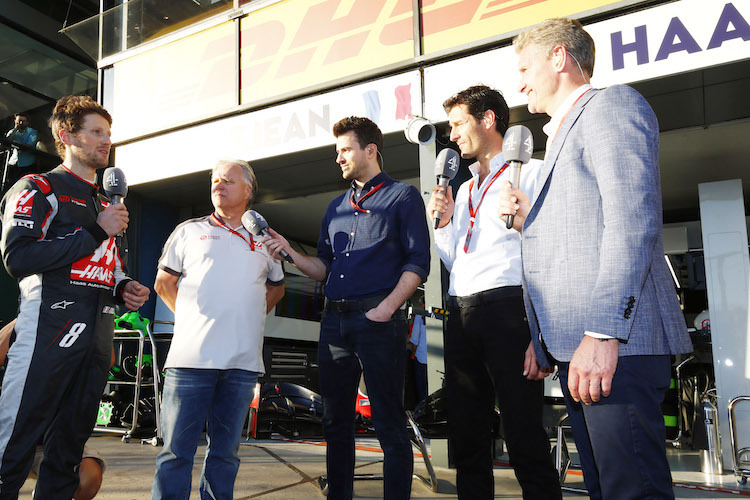 Die Channel-4-Experten David Coulthard und Mark Webber (rechts) nach dem Melbourne-GP mit Romain Grosjean und Gene Haas (links)