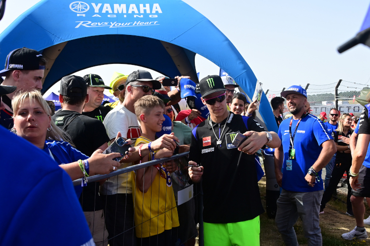 MotoGP-Star Fabio Quartararo zu Besuch in der Yamaha Fan Area