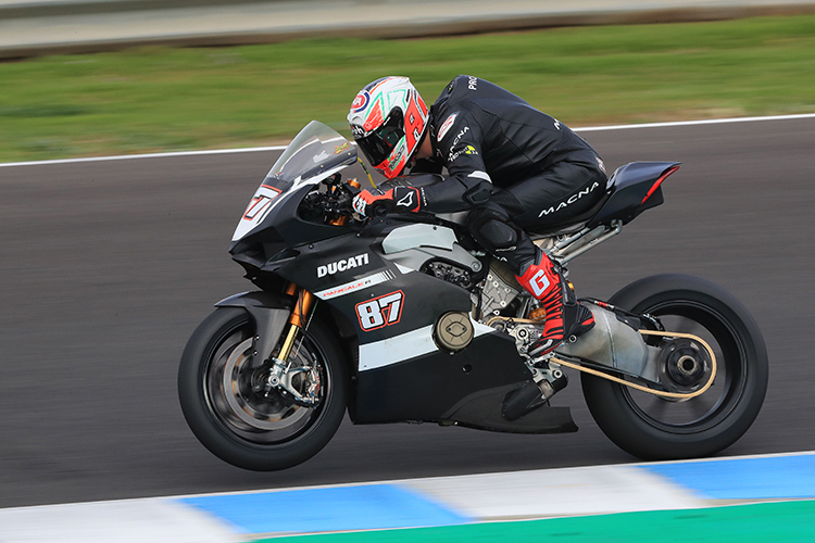 Testfahrer Lorenzo Zanetti auf der Ducati V4