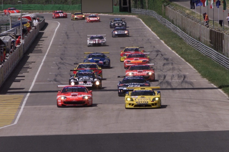 Start zum Rennen der FIA GT im Jahre 2003 in Enna-Pergusa
