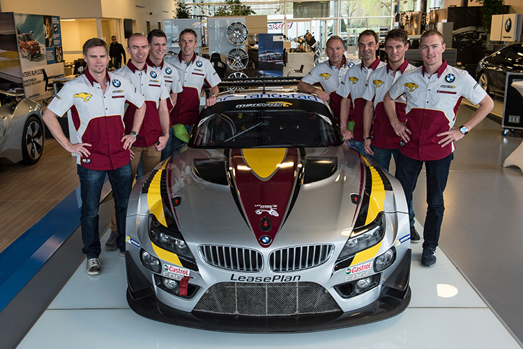 Die Piloten von des BMW Sports Trophy Team Marc VDS mit ihrem Einsatzgerät
