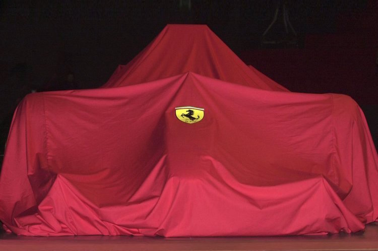 Ferrari: Die Hülle kommt leider nur im Internet weg