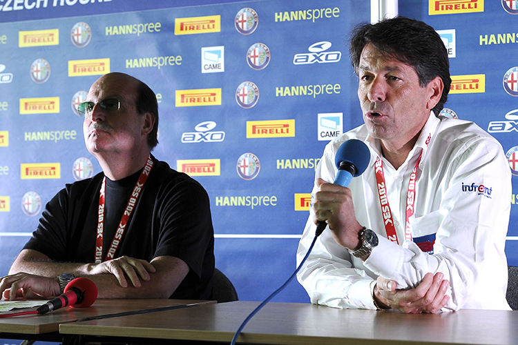 Im Herbst 2012 mussten Maurizio (li.) und Paolo Flammini das Ruder in der Superbike-WM abgeben