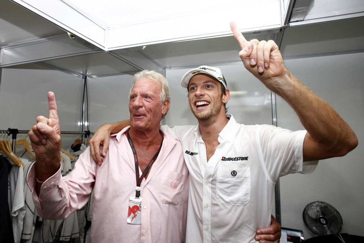 John und Jenson Button nach dem WM-Titel des Sohns in Brasilien 2009