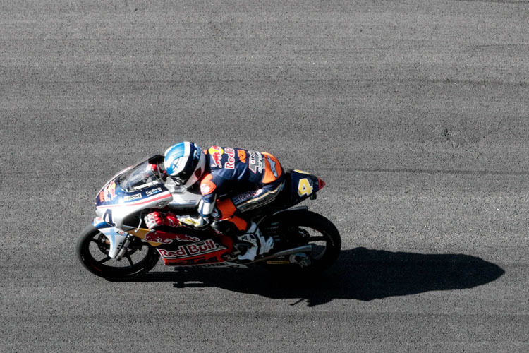 Der 2001 geborene Finne Patrik Pulkkinen steigt vom Red Bull Rookies Cup in die Moto3 auf
