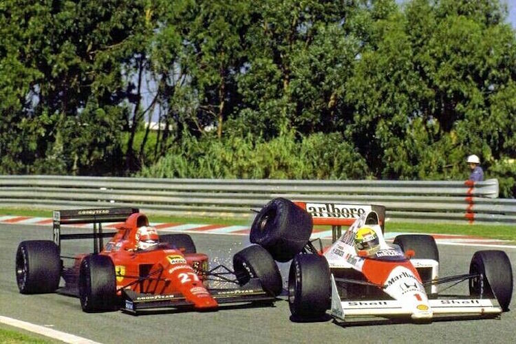 Nigel Mansell räumt Ayrton Senna ab