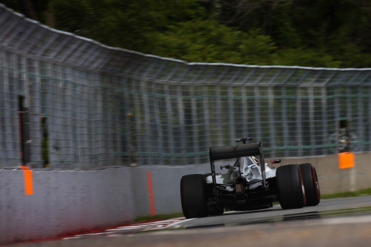 Lewis Hamilton: Bestzeit und Crash