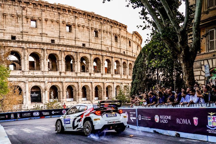 Gladiator der Neuzeit: Giandomenico Basso in Anfahrt auf das Kolosseum in Rom