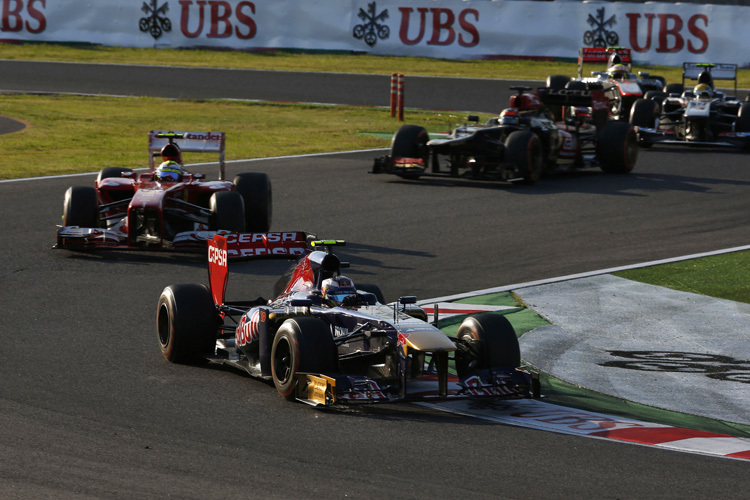 Kimi Räikkönen mitten in einem Pulk aus Ricciardo, Massa, Gutiérrez und Pérez