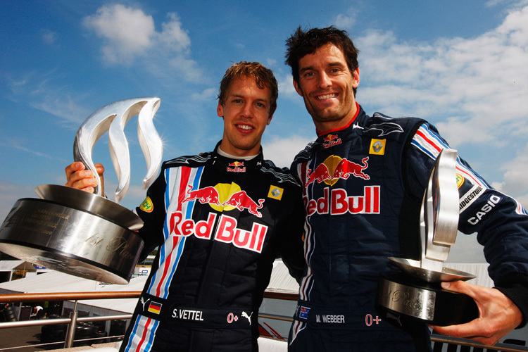Ebenfalls 2009: Vettel und Webber mit den Pokalen von Santander