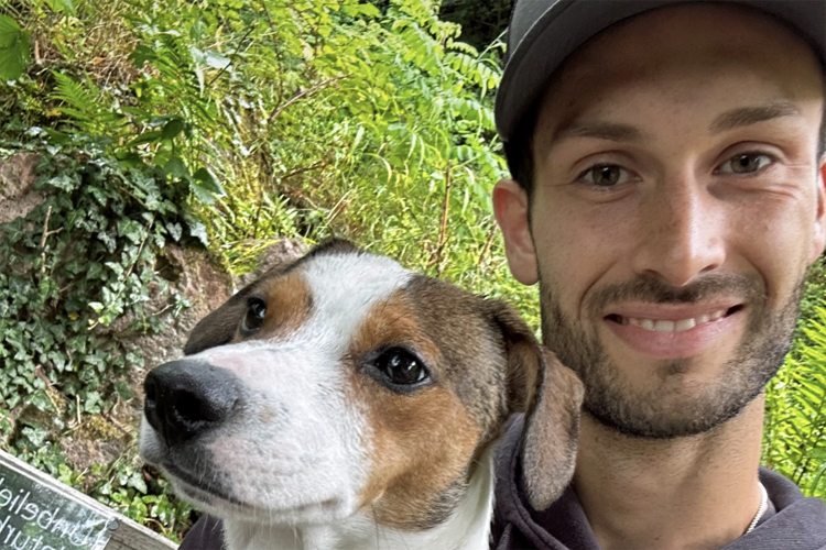 Lukas Tulovic mit Laufpartner Charlie