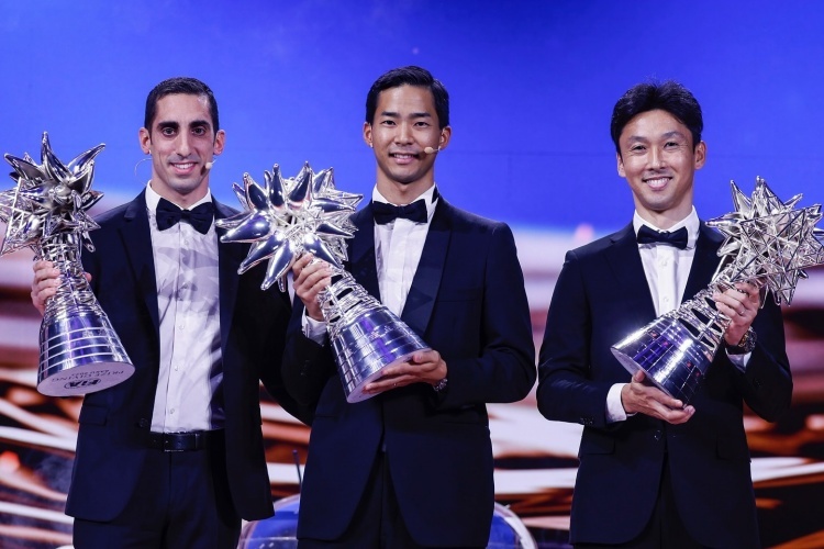Mit Pokal: (v.li.): Sébastien Buemi, Ryo Hirakawa und Kazuki Nakajima