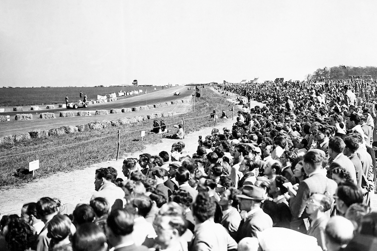 Rund 100.000 Zuschauer sahen den ersten Formel-1-WM-Lauf, am 13. Mai 1950 in Silverstone