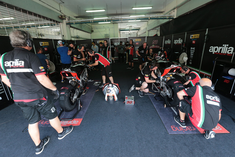 Nun musste das gericht klären, wer schuld an der tragödie hat. Motogp Fahrer Stirbt : Aprilia: Stirbt das Superbike-Team wegen MotoGP ...