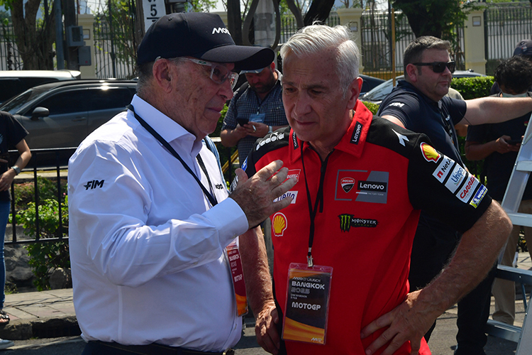 Dorna-CEO Carmelo Ezpeleta (l.) und Ducati-Teammanager Davide Tardozzi