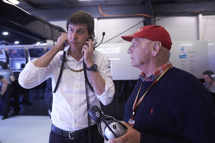 Toto Wolff und Niki Lauda: Nach dem Malaysia-Erfolg beschränkte sich die Mercedes-Spitze nicht nur darauf, die Doppelspitze zu bejubeln