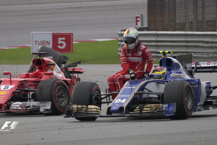 Pascal Wehrlein nimmt Sebastian Vettel mit