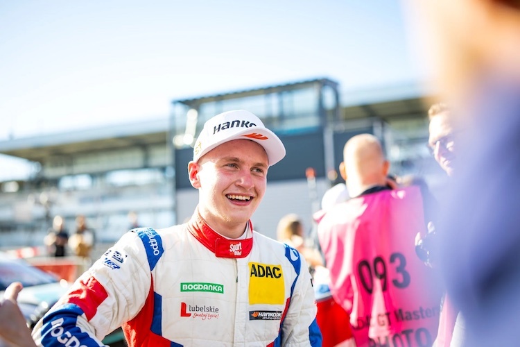 talent-szymon-ladniak-steigt-in-adac-gt-masters-ein