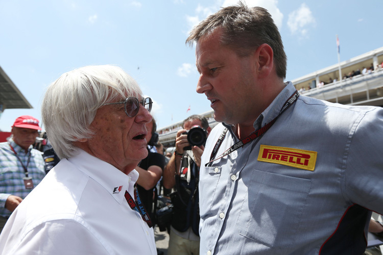 Formel-1-Promoter Bernie Ecclestone mit Pirelli-Rennleiter Paul Hembery