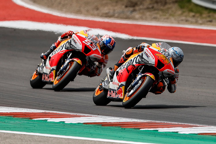 In the Austin race: Pol Espargaró (44) is attacked by Marc Márquez, who catches up