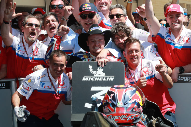 In Austin schaffte Miller 2019 das erste Podium als Pramac-Ducati-Pilot, Campinoti jubelt direkt hinter ihm