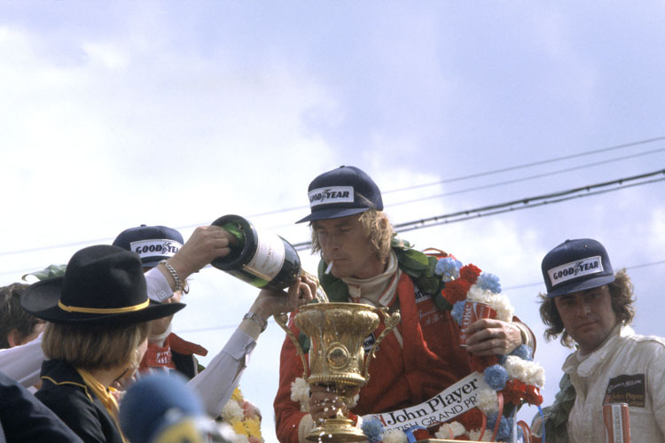 Champion mit Glimmstengel: James Hunt prägte das Bild des verwegenen Rennfahrers wie kein Zweiter