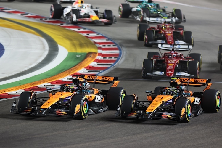 Oscar Piastri (links) und Lando Norris in Singapur