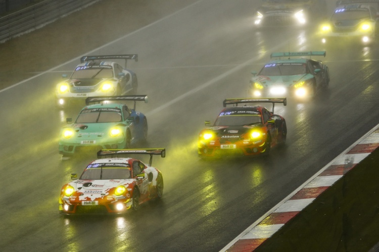 Die Porsche 911 GT3 R zählen bei den 24h auf dem Nürburgring zu den spektakulärsten Rennwagen