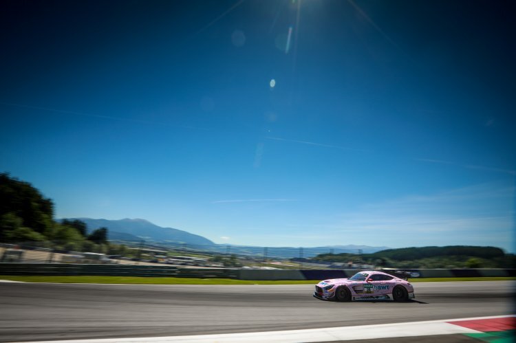 In markantem Pink: Der Mercedes-AMG GT3 von Lucas Auer