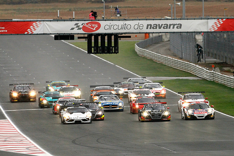 Start zum Qualifying Rennen auf dem Circuito Navarra