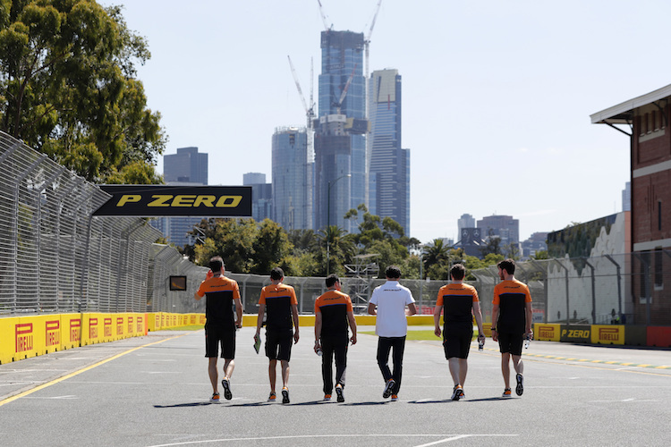 Nach dem ersten bestätigten Coronavirus-Fall in den eigenen Reihen hat sich McLaren freiwillig vom Saisonauftakt in Melbourne zurückgezogen